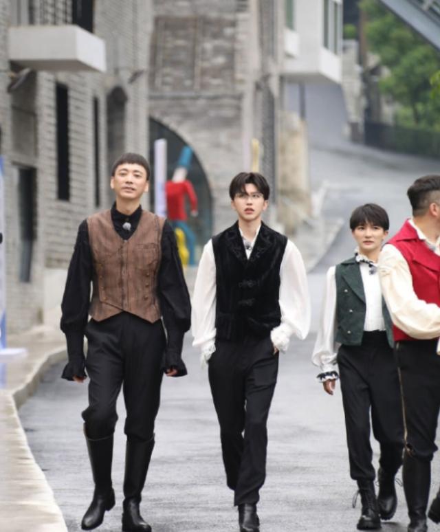 《奔跑吧》第十季路透出炉，信、蔡徐坤、周深被调侃成WiFi信号