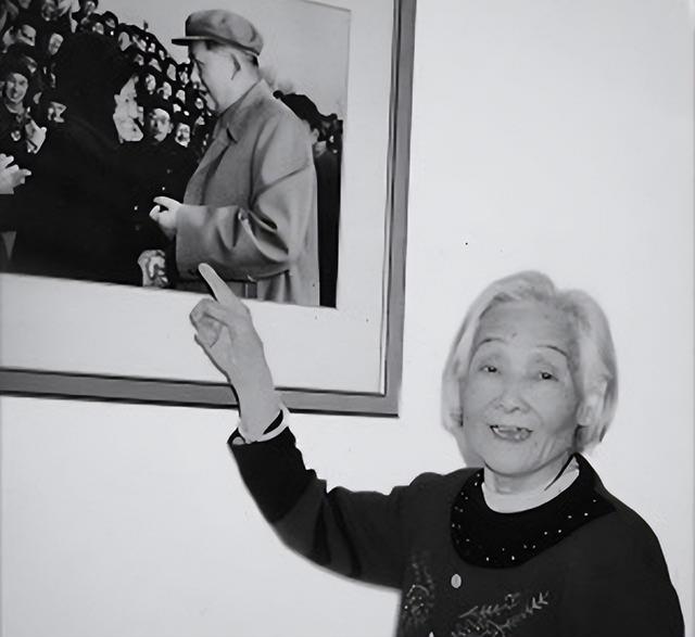 2013年，刘少奇前妻谢飞去世，一生未孕，养子为她选了骨灰堂86号