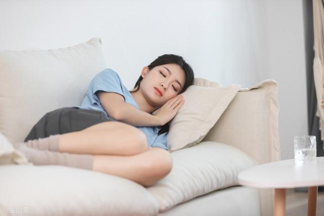 非正常熟睡，姿态各异，春风助眠