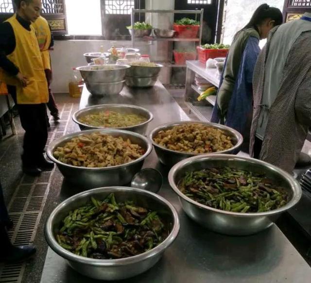 你知道寺院義工嗎？記錄我的十一天寺院義工生活