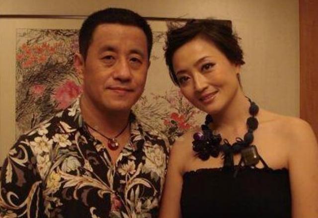 “赵本山徒弟”宋小宝：2段婚姻，二婚女粉丝王雪，31岁生龙凤胎