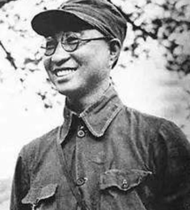 1951年陈赓从朝鲜回国，受邀参加舞会，过程中突然大喊“救命啊”