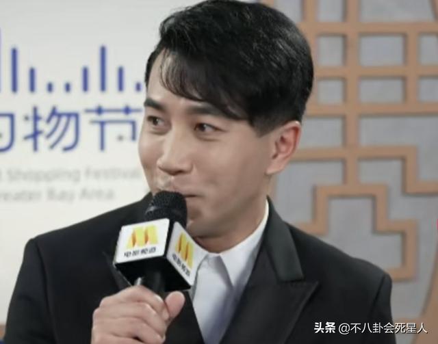 “假冻龄男神”被揭穿，脸肿、僵硬、笑不出来，钟汉良尤其明显
