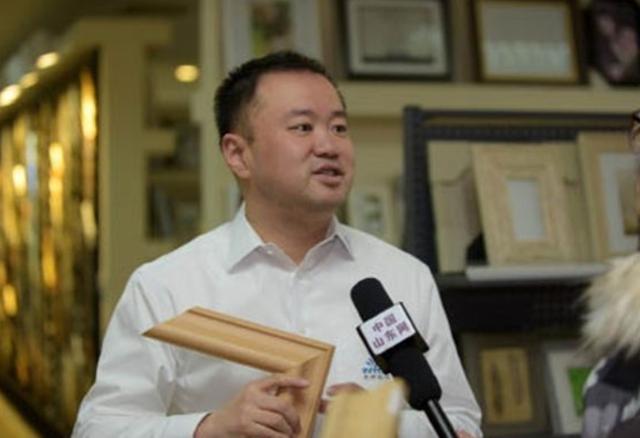 中国手套大王：靠疫情赚130亿，减持股票套现30亿，被骂发国难财