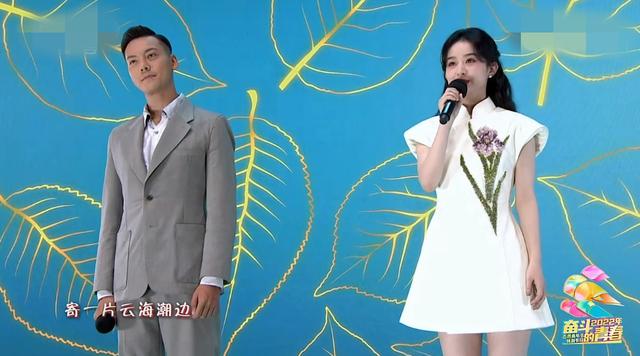 五四晚会：千玺成熟了，关晓彤妆容撞型鞠婧祎，赵丽颖变化好大