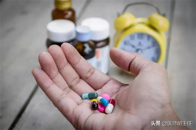 奥美拉唑餐前吃还是餐后吃？长期服用有何危害？听听医生怎么说
