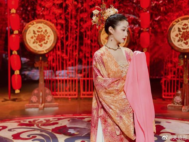 17.章子怡水袖舞造型