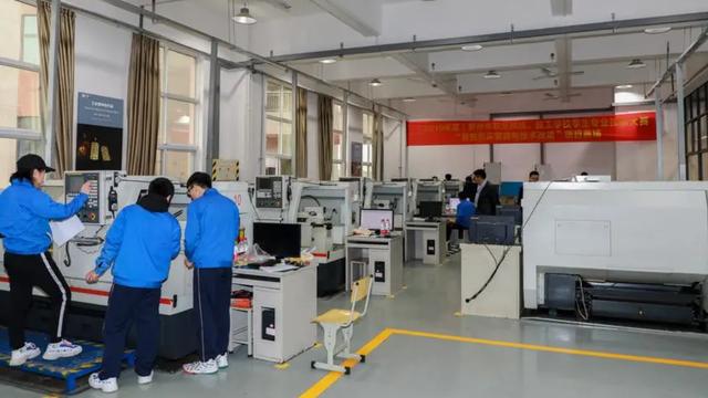 好消息来了，教育部门发布通知，5月1日起取消对半分的普职比例