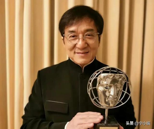 这6位娱圈演艺人员，凭什么能参加两会、被称“文艺工作者”