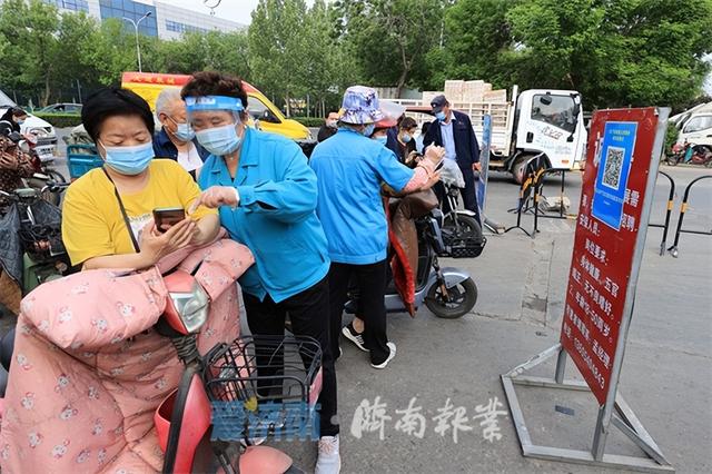 “解封”不是“解防”，放开不应放松