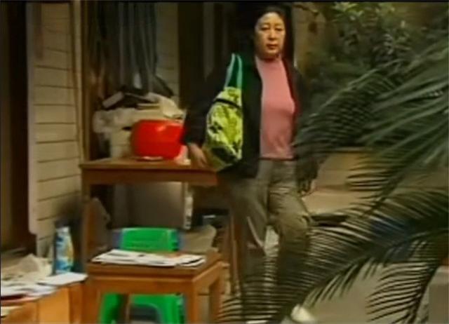 千万富婆与保姆的反转人生：富婆凄凉落魄，保姆却买豪车住豪宅