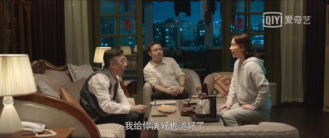 45岁海清戏外美满，嫁高中初恋相爱超20年，14岁儿子是高颜值学霸