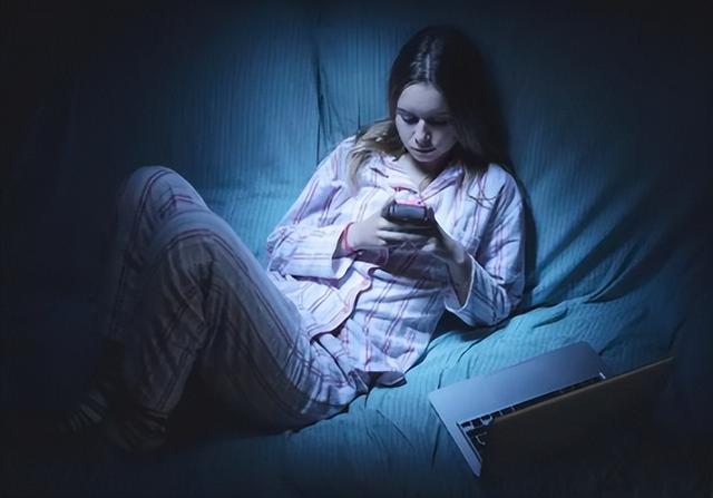 深夜偷看“不良网站”，以为删除记录就没事？3个后果已悄悄产生