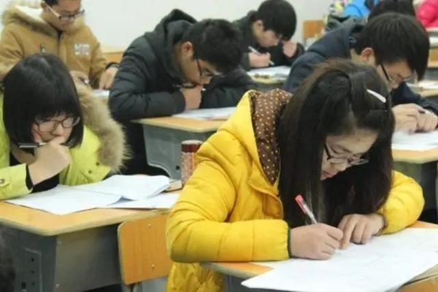 山东三胞胎分数连号同上211高校，10年后同日成婚，父母喜极而泣