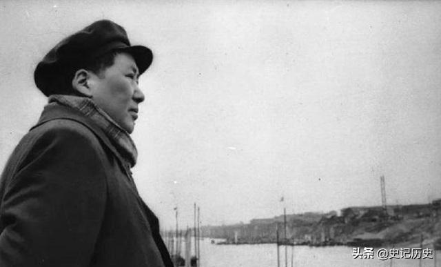 珠穆朗玛峰主权归谁？尼泊尔曾与我国争论，伟人一出手轻松化解