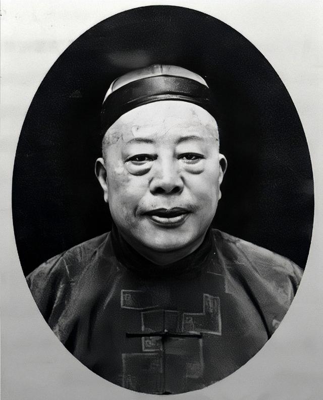 山东滕县的小放牛娃，是如何成为青帮大佬，还做了蒋介石师父的？
