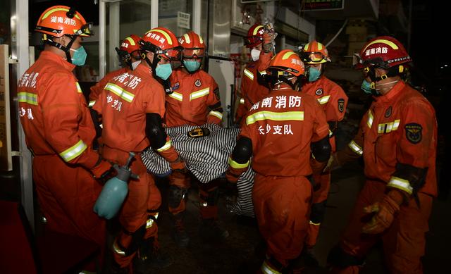 奇迹！21岁女孩被埋废墟下88小时后获救，她的自救操作堪比教科书