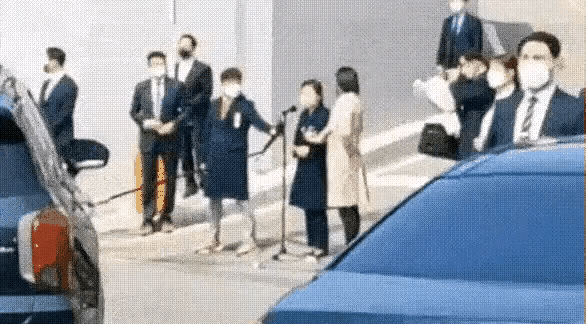 为朴槿惠挡酒瓶的女保镖火了，我国的这位传奇女保镖你知道多少？