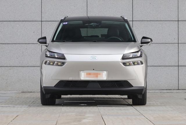 纯电车还得看国产，这两款电车造型简约又科幻，大屏幕才够爽