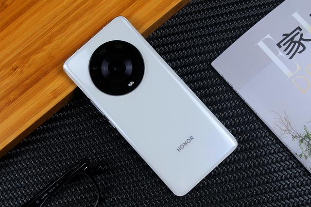 荣耀Magic4 Pro：性能、影像、安全，一部几乎做到面面俱全的旗舰