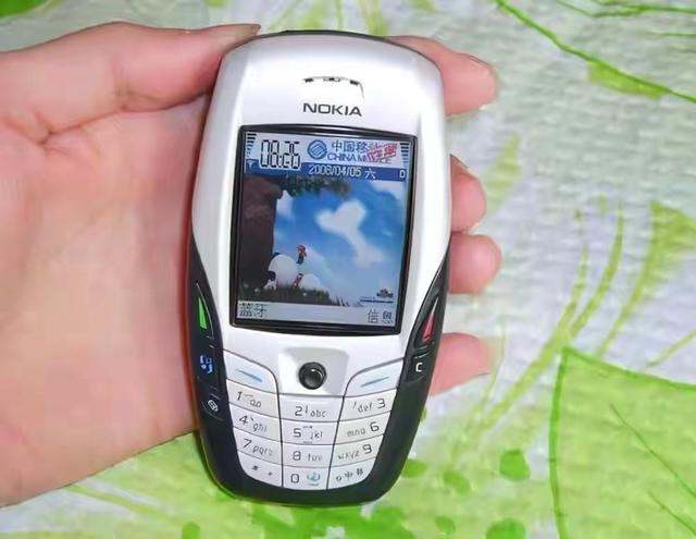 新诺基亚6600规格被曝：骁龙898+6000mAh，曾经的“肥6”回来了