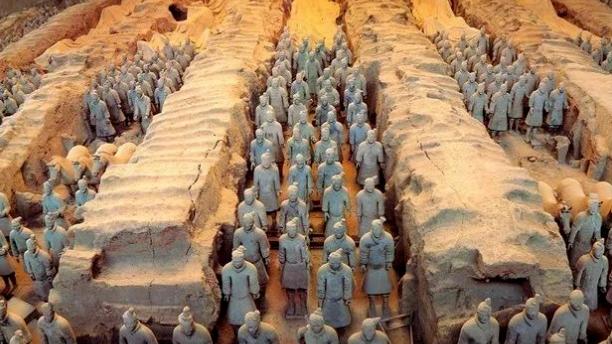 2002年专家再次对秦陵地宫进行勘测，有了新发现，解答了一些谜题