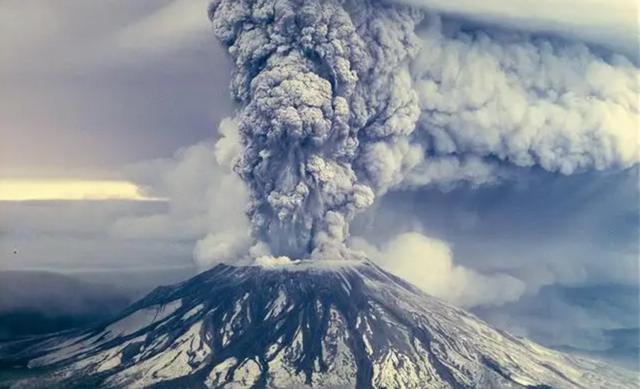 脑浆沸腾、头骨碎裂、组织玻璃化，火山毁灭城市的瞬间有多可怕？