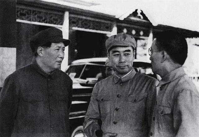 1949年毛泽东出访苏联，苏联人给厨师送来一死鱼，毛泽东：扔出去
