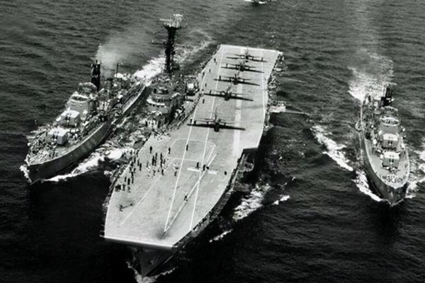 1984年，中国3000万美金买一艘废船，打开舱门却收获两宝
