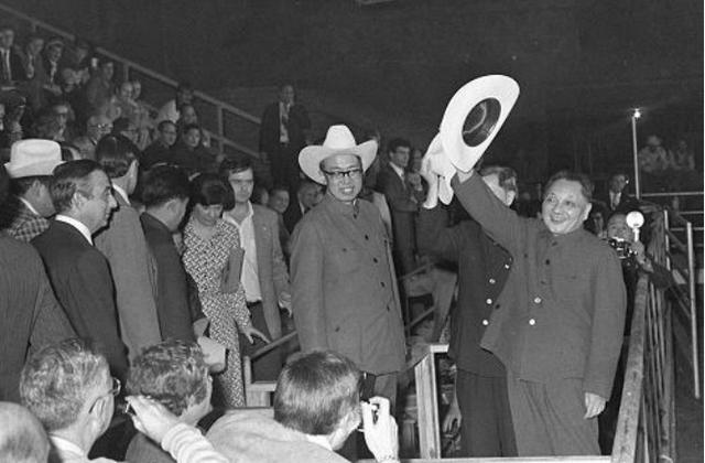 79年邓小平访美后，被问：对什么印象最深？答：顿顿都有的小牛肉