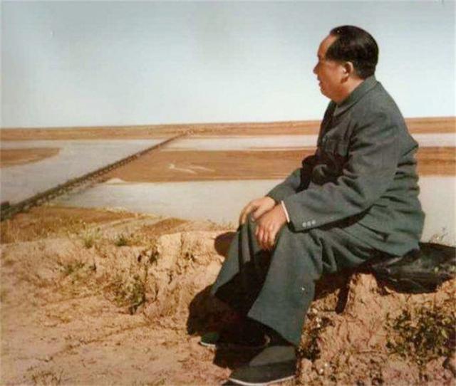 当斯大林和尼克松落难时，毛主席的做法，得到了全世界人民的敬佩