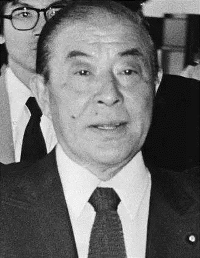 1978年日本记者刁难：钓鱼岛属于哪国，邓小平巧妙应答令人佩服