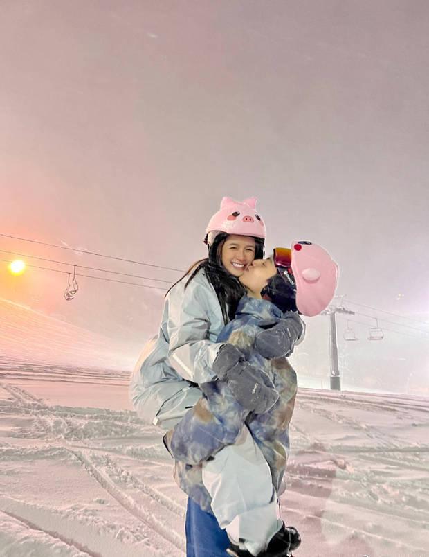 蔡卓宜情人节表白王大陆 晒两人滑雪经历浪漫温馨