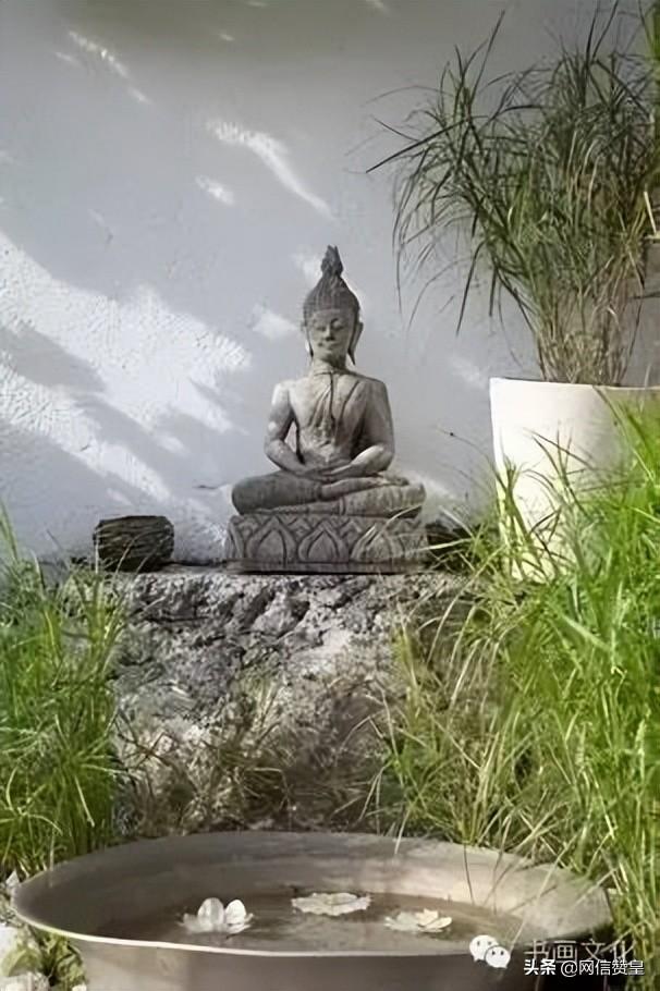静坐常思己过，闲谈莫论人非。