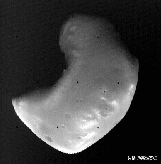 地球只有一颗卫星，而火星比地球小很多却有两颗卫星，这是为何？