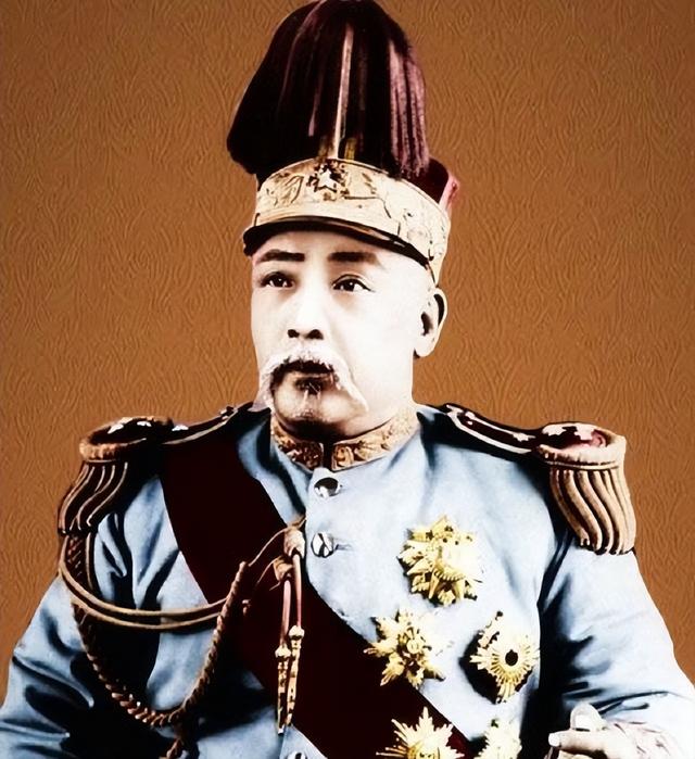 天安门城楼上，先后挂过12个人的画像，除了毛主席外，还有谁？