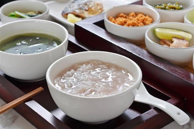 粥是最差的主食吗？早餐到底能不能喝粥？钟南山：早餐应该这样吃