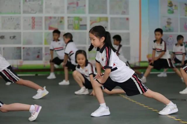 “数语体”成新3大主科？2022年发布新课程表，体育地位已超英语