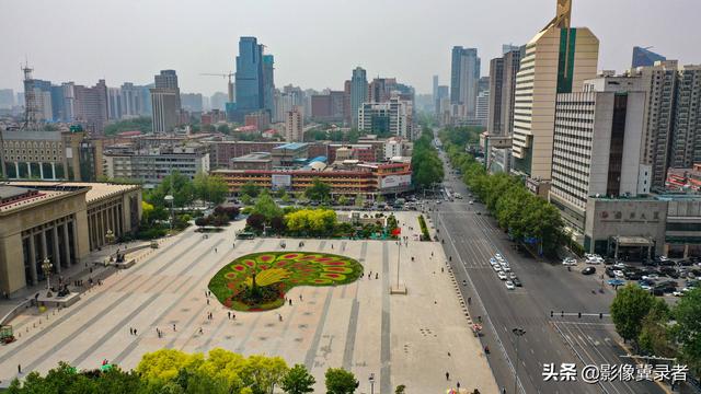 惊艳！石家庄“飞”来一只56米长“大孔雀”，开屏迎五一