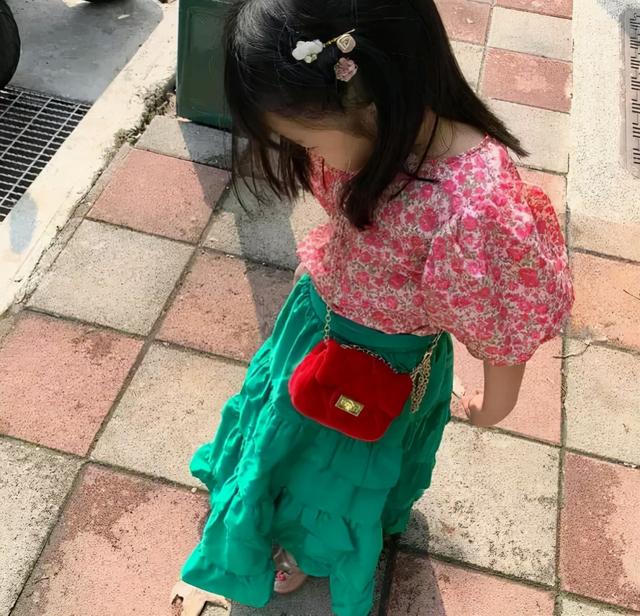 伊能静参加女儿小学家长面试，称有幼小衔接焦虑，5岁米粒变漂亮 幼升小 第12张