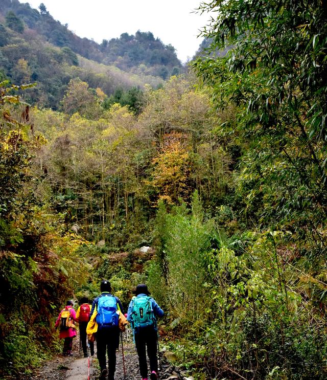 貴州金沙，踏紅軍足迹，觀古道山水，進溶洞探險
