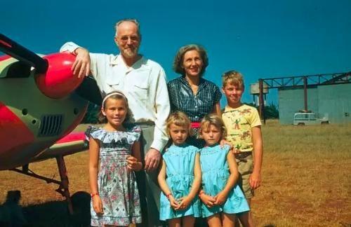 天才在左，疯子在右，埃隆马斯克的童年