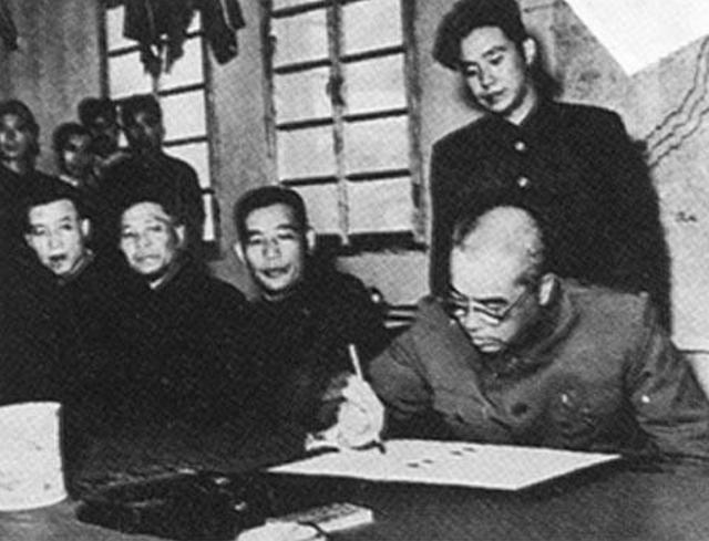51年彭德怀从朝鲜回国，参加军委会议，大发脾气：难道战士不爱国