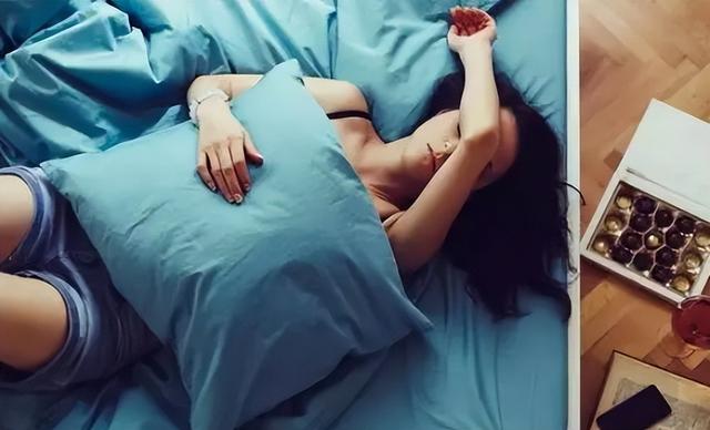 为什么晚上睡觉嘴巴总是发干？别以为是缺水，也可能是这5种原因
