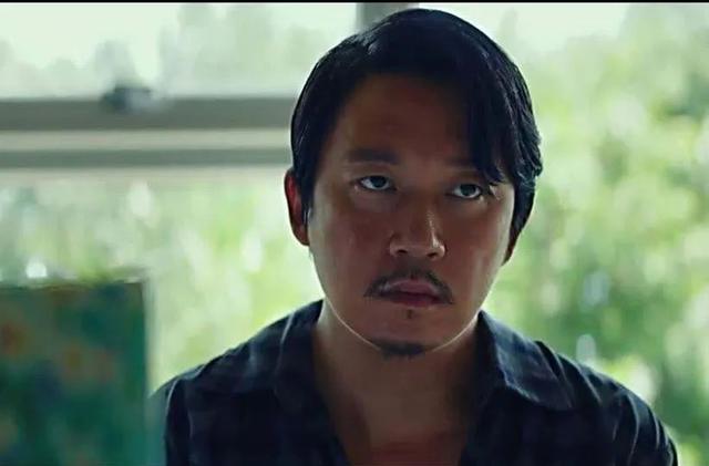 潘粤明的“反击”：丑陋婚变沦为过街老鼠，铮铮铁骨上演逆天改命
