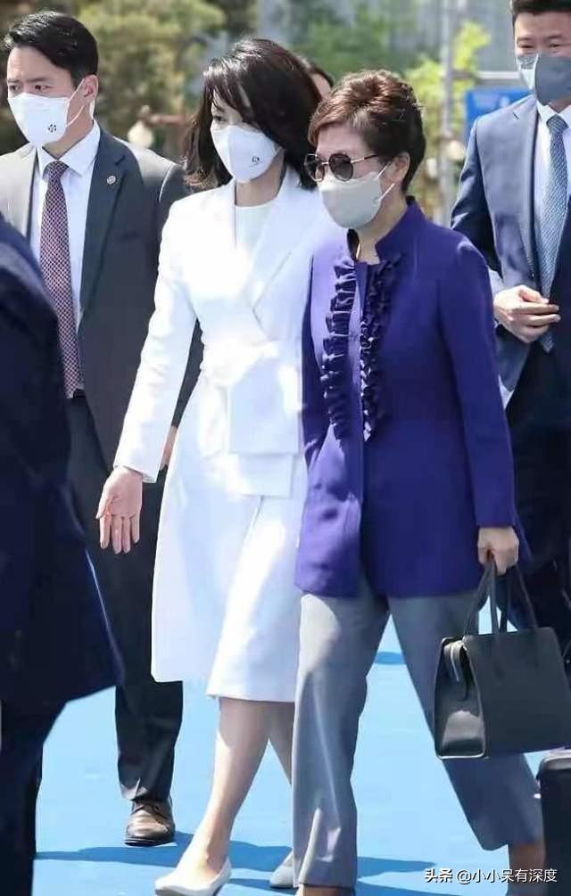 韩国第一夫人金建希亮相，已经49岁的她，保养得宜，依旧美丽动人