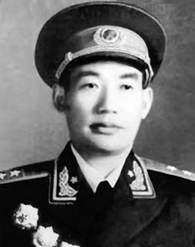 1955年首次授衔，177名中将时任职务简述，附各自戎装照片
