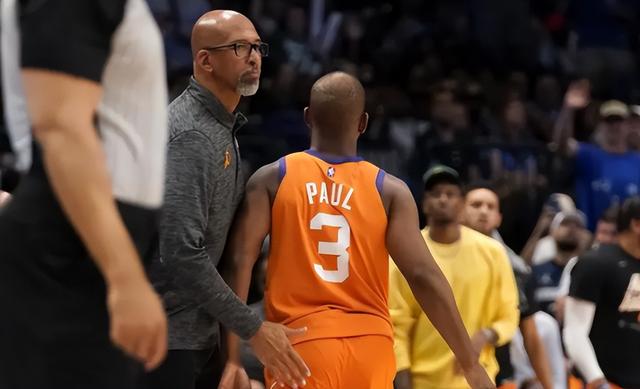 球迷与保罗家人冲突视频流出，CP3十分愤怒，马上与前者理论