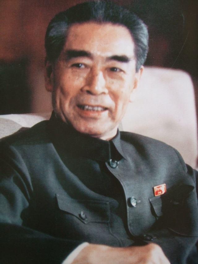 1955年蒋介石派人暗杀周恩来，飞机爆炸后，发现周恩来不在飞机上