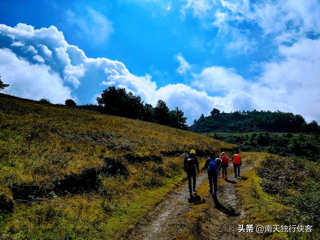 攀登昆明的昆侖山-梁王山，可遠觀滇池、撫仙湖、陽宗海、星雲湖
